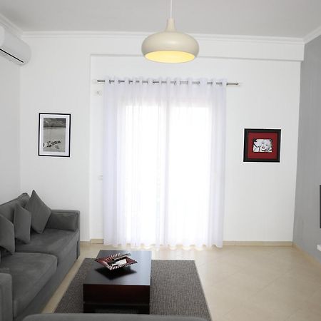 Square View Apartment Vlore Luaran gambar